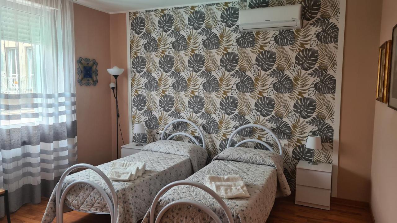 B&B Regina 布斯托阿西齐奥 外观 照片